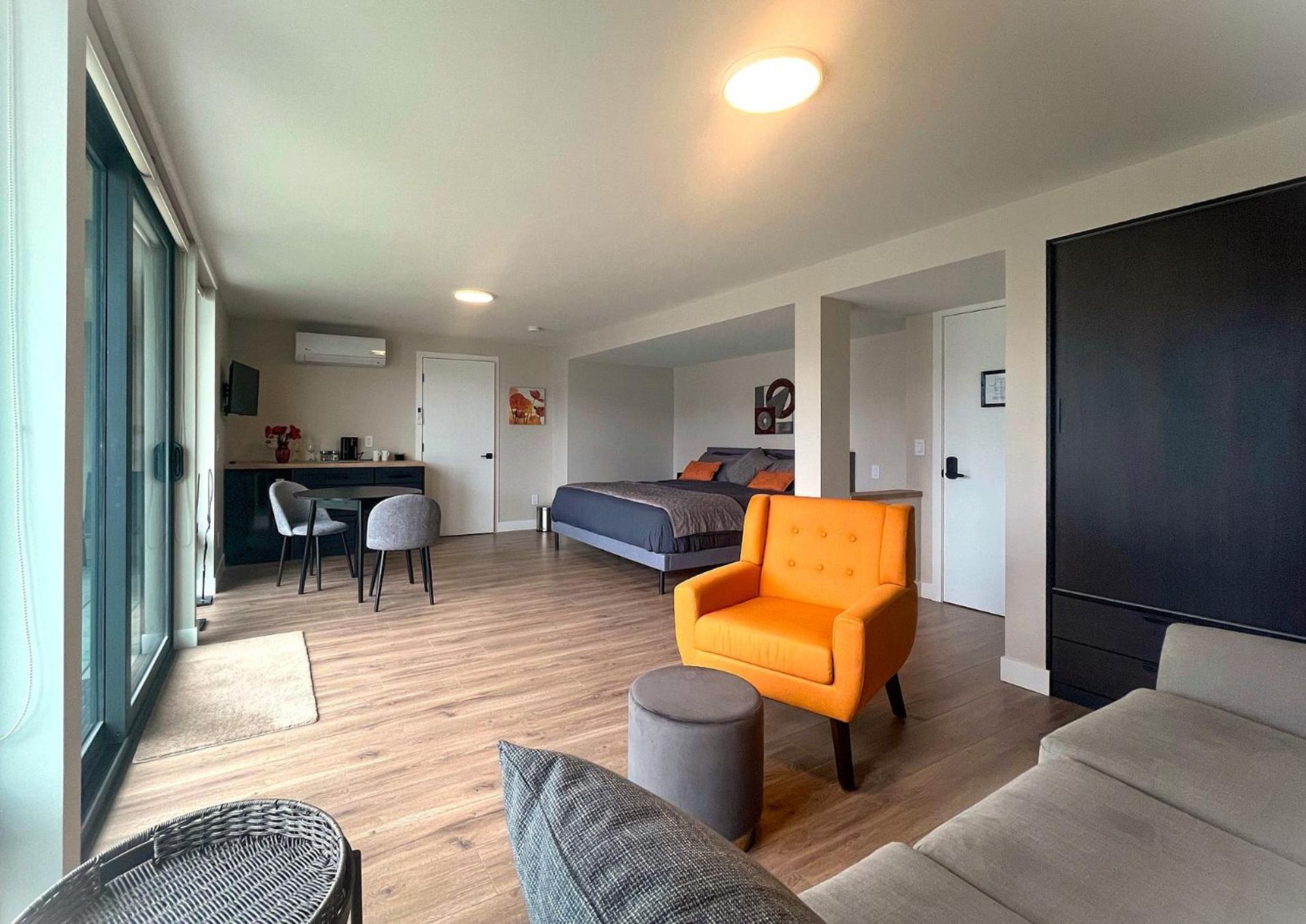 Kelowfornia Lakeview Retreat Келоуна Екстериор снимка