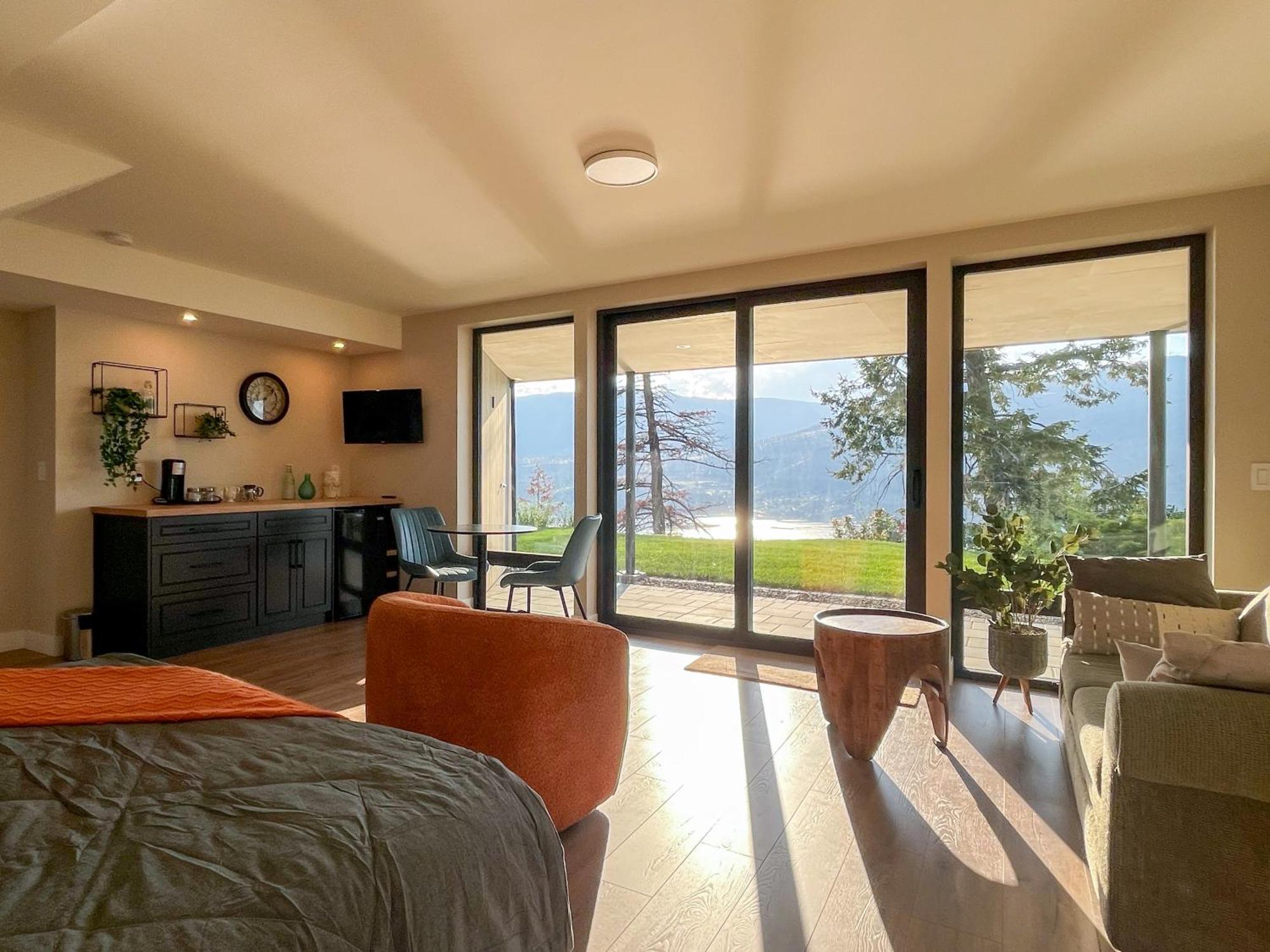 Kelowfornia Lakeview Retreat Келоуна Стая снимка